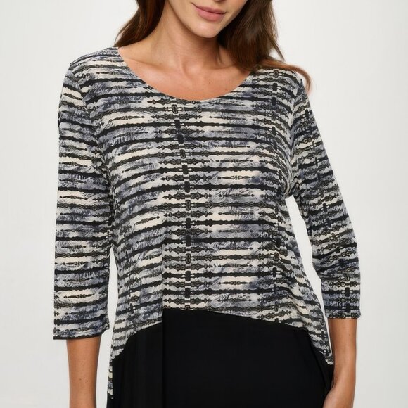 Round Neck Quarter Sleeve Top - Picture 1 of 7